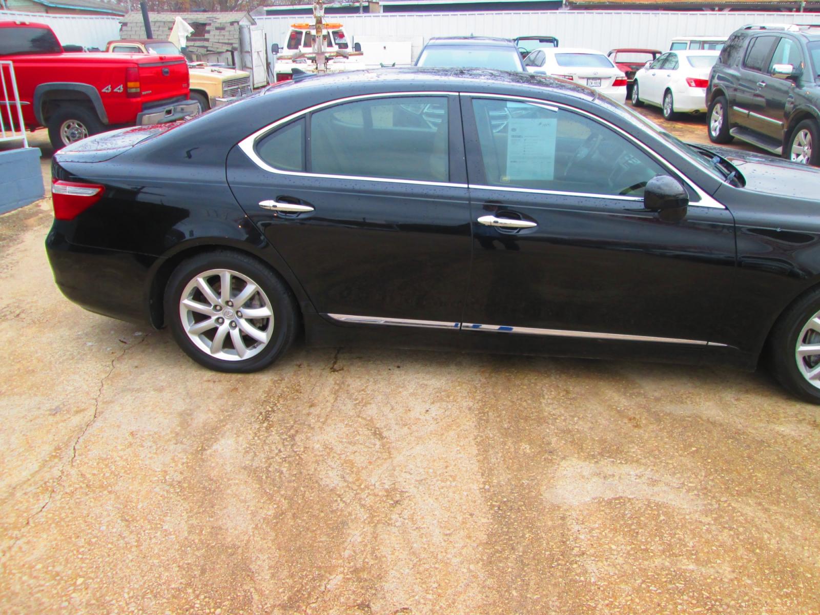 2008 BLACK Lexus LS 460 Luxury Sedan (JTHBL46F085) with an 4.6L V8 DOHC 32V engine, 8-Speed Automatic Overdrive transmission, located at 1815 NE 28th St., Fort Worth, TX, 76106, (817) 625-6251, 32.795582, -97.333069 - Photo #3